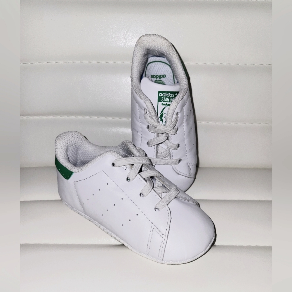 Kid's Shoes: Size 4, Stan Smith Adidas, size 4